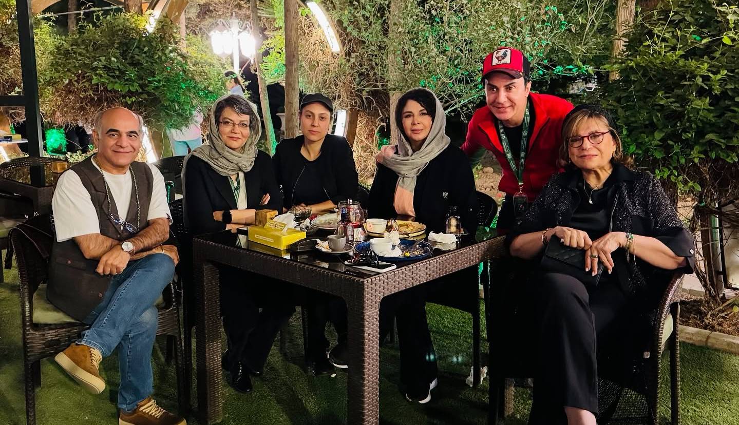دورهمی چند هنرمند مشهور ایران در یک کافه