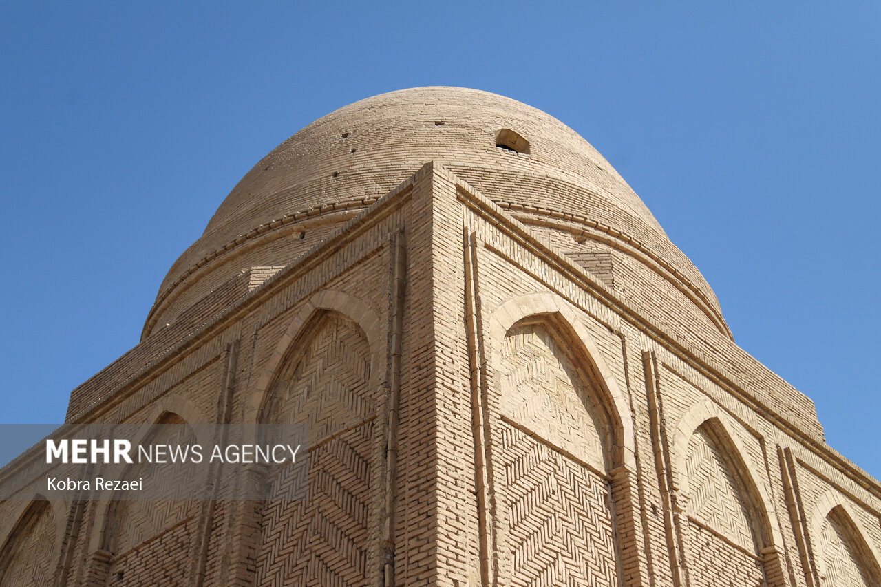 عکس/ آرامگاه بابا لقمان سرخس؛ نشانی از هویت تاریخی شمال شرق ایران