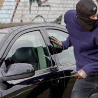 دستگیری اعضای باند سارقان داخل خودرو با ۴۳ فقره سرقت در کرج‎ ‎