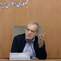 پزشکیان: پنل‌های خورشیدی نباید در گمرک بمانند