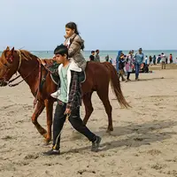 دریا در نیمۀ پاییز دوباره سخاوتمند شد