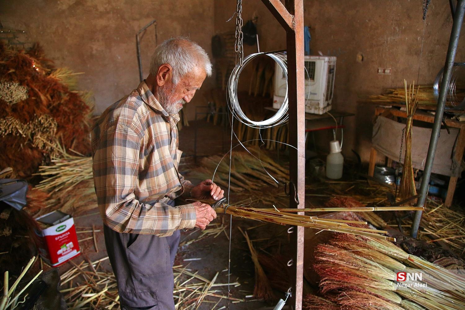جاروبافی در روستای ملاحسن