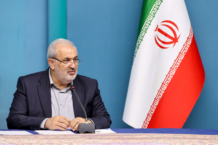 عکس/ مراسم بهره‌برداری و آغاز عملیات اجرایی ۷۰۰ مگاوات نیروگاه خورشیدی