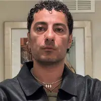 ساختمان نیمه‌کاره، لوکیشن عکس‌های عجیب و تازه نوید محمدزاده شد!