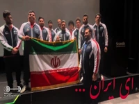 اعضای تیم ملی وزنه برداری پس از قهرمانی در رقابت های جهانی سرود ای ایران خواندند