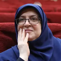 گریه‌ سخنگوی دولت در آغوش مادر شهیدان زین‌الدین 