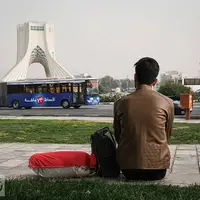 فرشاد مومنی: ده میلیون نفر از پیدا کردن شغل سرخورده شده‌اند