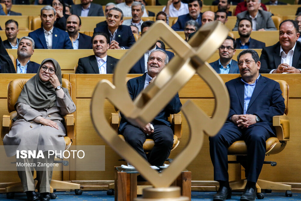 عکس/ بزرگداشت روز جهانی استاندارد با حضور رییس جمهور