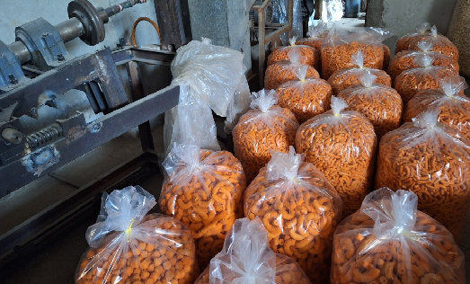 کشف ۶ تُن انواع اسنک و پُفک غیربهداشتی در شیراز