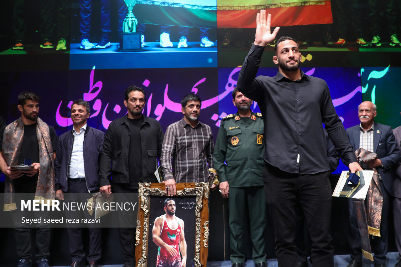 عکس/ مراسم تجلیل از قهرمانان تیم ملی کشتی جمهوری اسلامی ایران