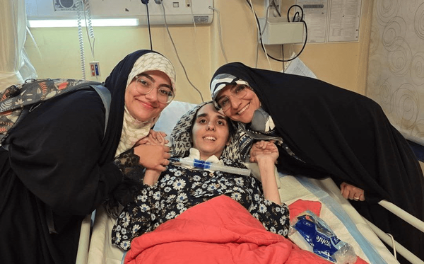 دختر شهید هاشمیتبار: آرزویم دیدار با رهبر انقلاب است