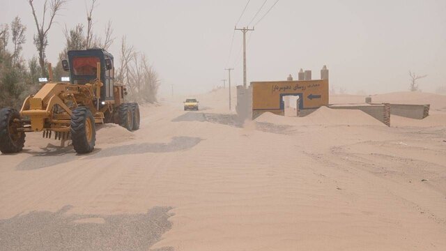 جمعآوری ماسههای بادی از محورهای مواصلاتی حوزه سیستان و بلوچستان
