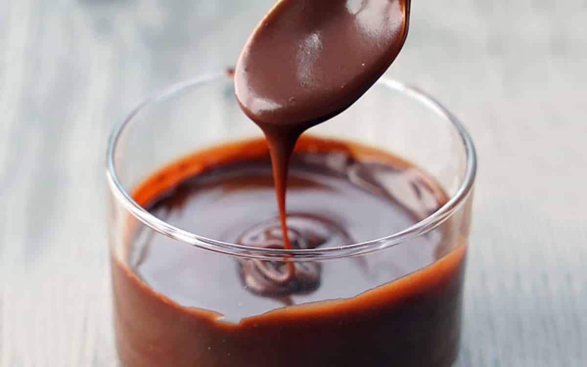 طرز تهیه کرم شکلاتی مخصوص انواع کیک و دسر