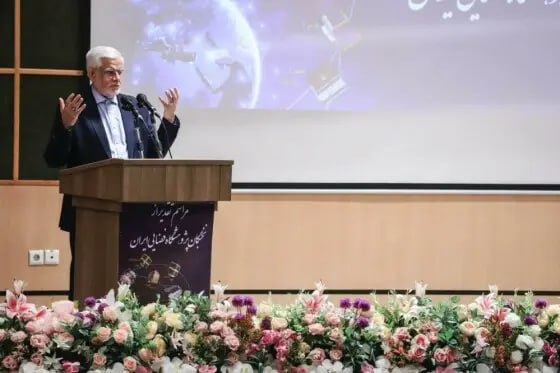 عکس/ بازدید معاون اول رئیس جمهور از پژوهشگاه فضایی ایران