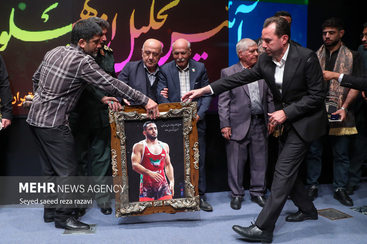 عکس/ مراسم تجلیل از قهرمانان تیم ملی کشتی جمهوری اسلامی ایران