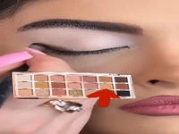 یک آرایش چشم گیرا وخاص