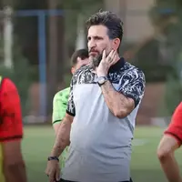 مدافع سابق استقلال از سرمربیگری برکنار شد