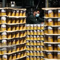 کشف انبار احتکار انواع روغن‌موتورهای خودرو در یکی از محلات بندرعباس