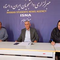 جوانان ایلامی در انتظار پرتاب نخستین توپ اسکواش