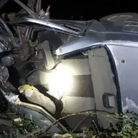نجات راننده محبوس به‌دلیل واژگونی پژو در محور کرمانشاه – بیستون
