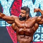 شوخی جالب مجری با بدن هادی چوپان