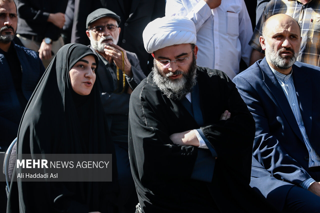 عکس/ حضور زینب سلیمانی در مراسم تشییع محمد کاسبی