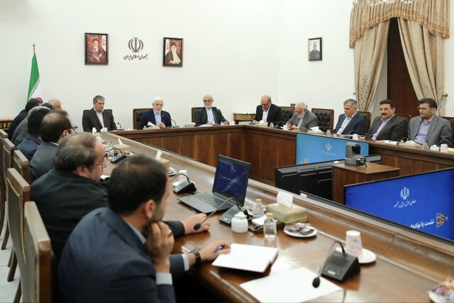 عارف: باید دست ما در برابر دشمن پُر باشد