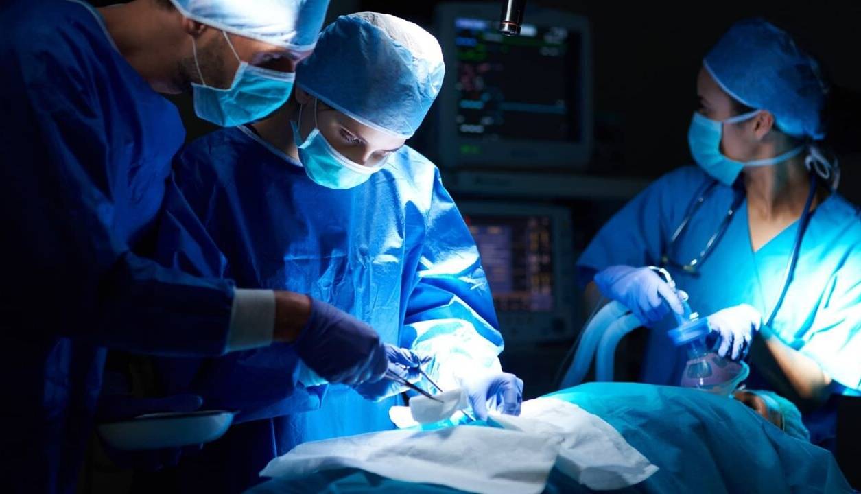 معلم فداکار گتوندی به علت جراحات وارده زیر تیغ جراحی رفت