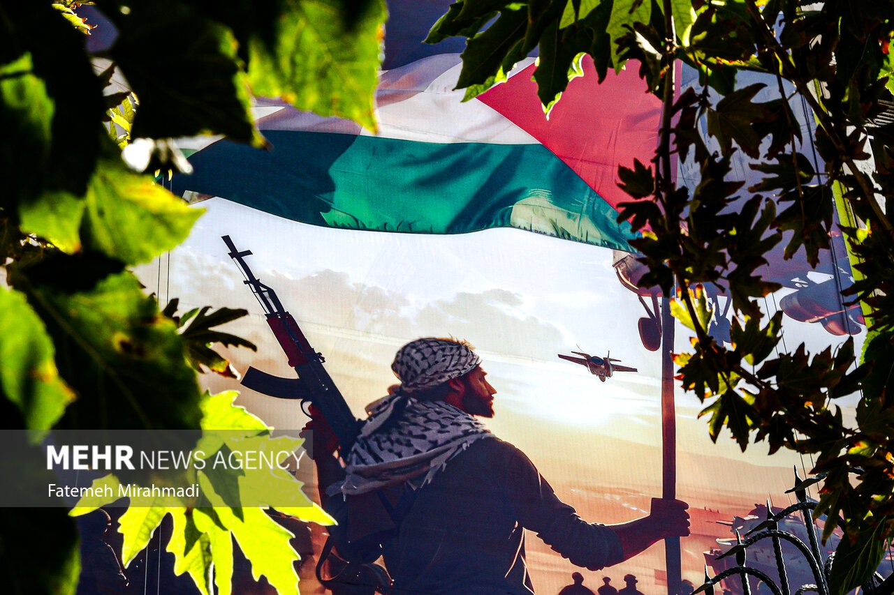 عکس/ رونمایی از طرح جدید دیوارنگاره میدان فلسطین