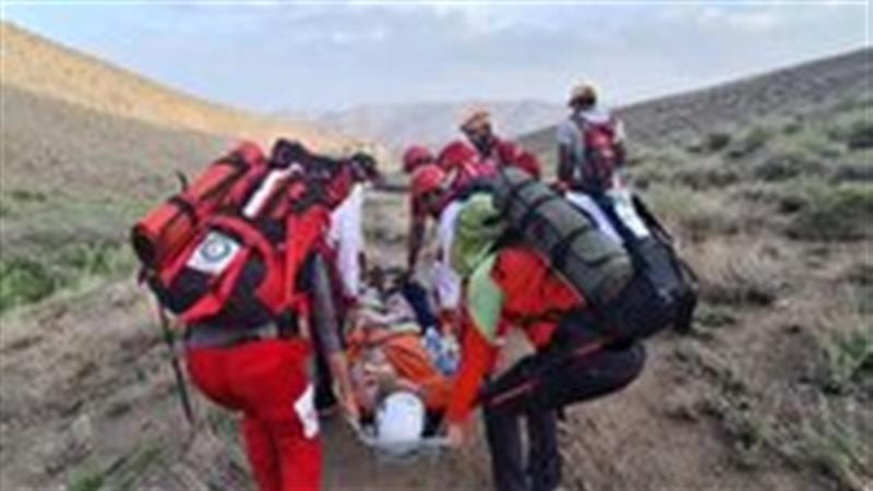 نجات گردشگر ۷۵ ساله در ارتفاعات طالقان