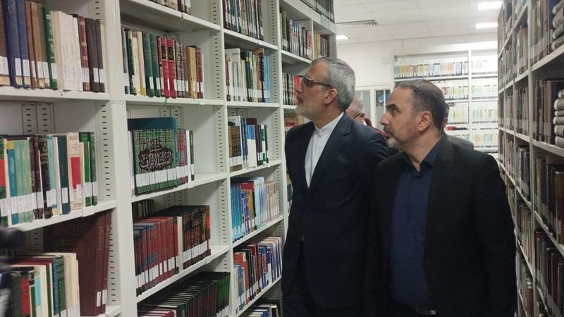 بازدید مدیرعامل ایرنا از کتابخانه استاد سید هادی خسروشاهی