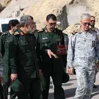 تصویر دیده نشده بازدید فرماندهان شهید از مناطق موشکی