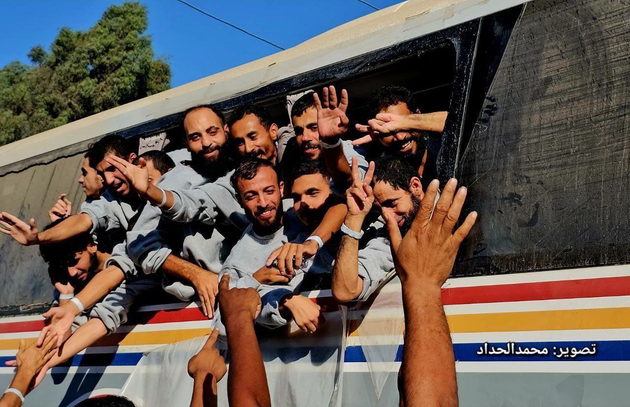 تصویری متفاوت از بازگشت اسرای فلسطینی به غزه 
