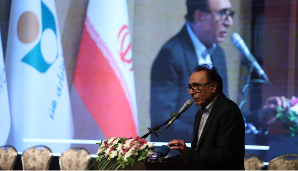 هنرمند، غمها را به تندیس شادی تبدیل میکند