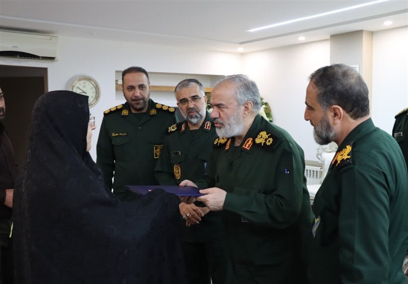 دیدار سردار فدوی با خانواده شهید شهید ‌‌سلطانی