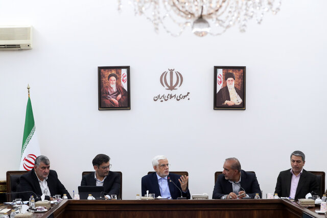 عارف خطاب به نمایندگان مجلس: به واقعیتهای کشور توجه کنید
