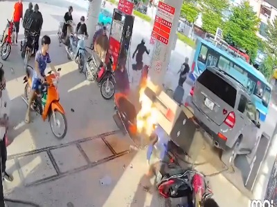 شاسی‌بلند مرسدس پمپ بنزین را به آتش کشید!