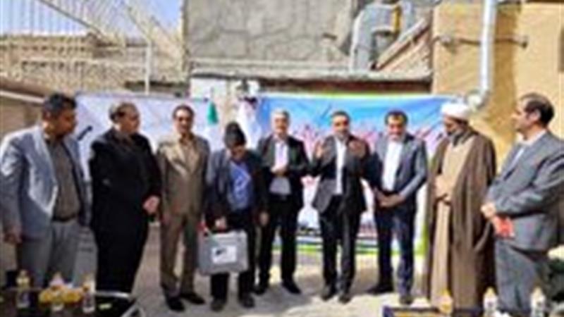 تحویل ۵۶ سامانه پنل خورشیدی قابل حمل به عشایر شهرستان زیرکوه