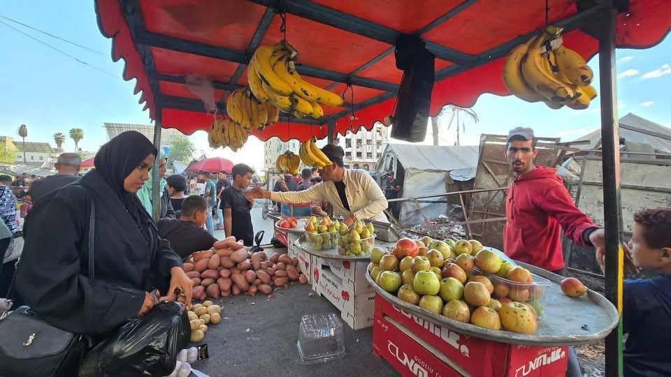 بازگشت تدریجی زندگی به بازار «الساحه» در شهر غزه