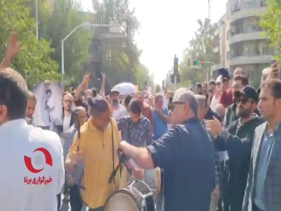 سنج و دمام محسن شریفیان و علی مردانه در سوگ ناصر تقوایی