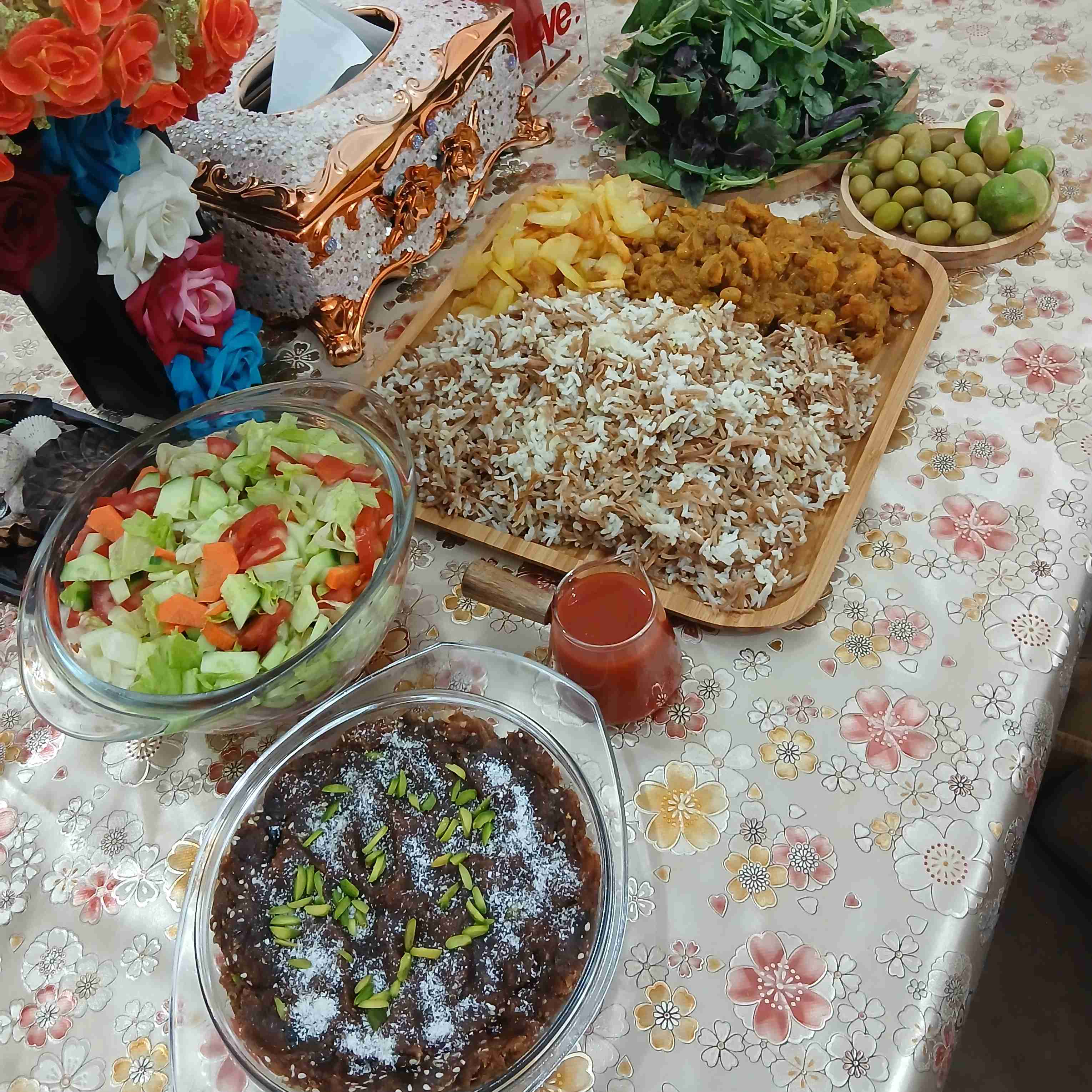خوشمزه شام امشبمون رشته پلوبامیگودوپیازه ومخلفات،نوش نگاه گرم عزیزان ودوستان 😋😋🌺🍀🍁🍁🌷آخرین پنجشنبه مهرماه تون زیباامشب آرزودارم دلتون پرازمحبت،شبتون پرازرحمت،زندگیتون پرازشوکت،خونه هاتون پرازبرکت،،لحظه هاتون پرازآرامش وعاقبت تون ختم بخیروخوشی باشد...🌼🌼🌺🌺🌹🌹💫💫💫دست‌پخت کدبانوی عزیزوبامحبت خونم😍🥰💞😘🫶🤍💕❤️💓🫶🤍💞🍀🌺