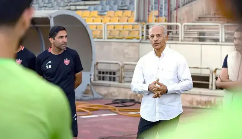 شماره چهار پرسپولیس به مهمان ویژه اهدا شد
