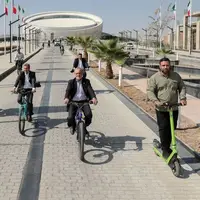 دوچرخه سواری پزشکیان در سفر به اصفهان