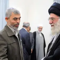 عکس/ دیدار شهید «یحیی السنوار» با رهبر انقلاب اسلامی پس از آزادی از زندان رژیم صهیونی 