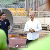 شماره چهار پرسپولیس به مهمان ویژه اهدا شد