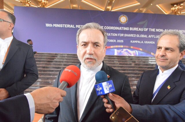انتقاد عراقچی در اوگاندا از تحریمهای ناعادلانه اروپا و آمریکا