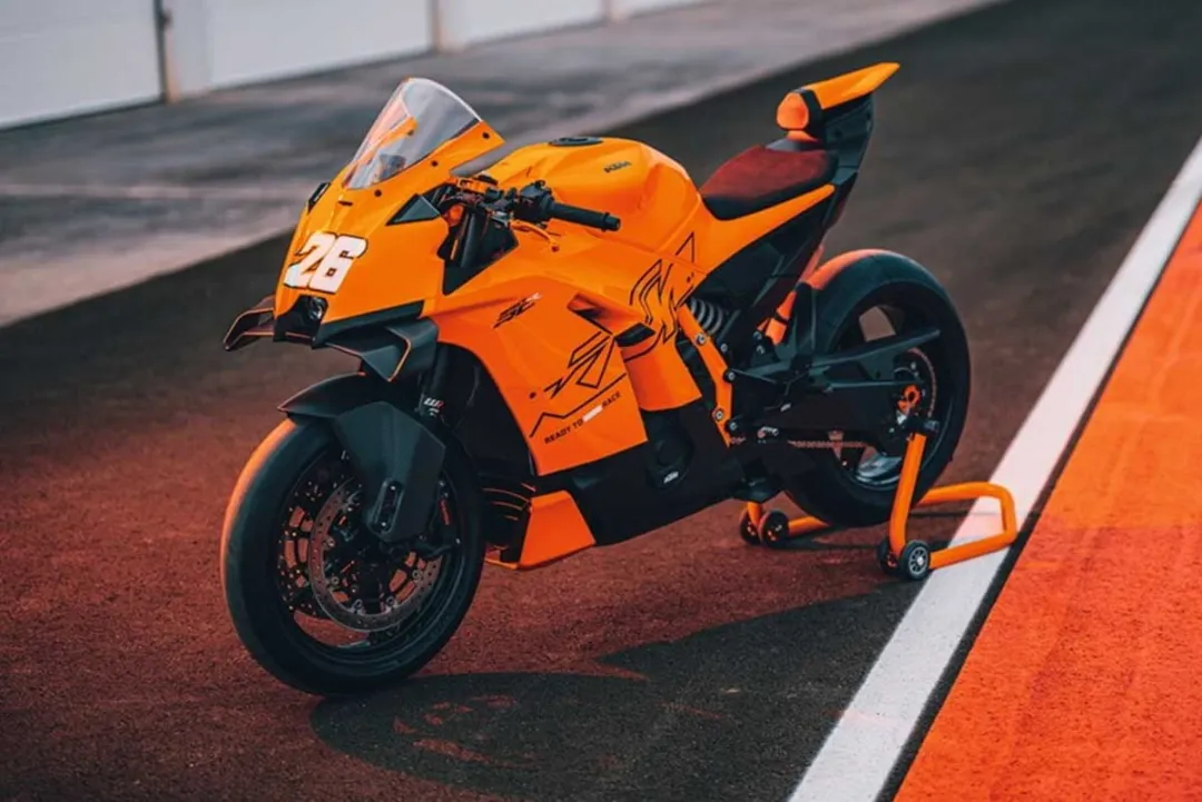 معرفی KTM 990 RC R، اولین موتورسیکلت اسپرت جادهای کیتیام پس از ۱۷ سال