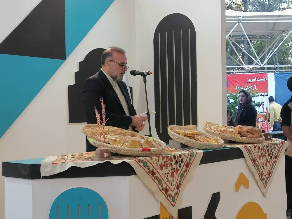 بیش از ۲۷۰ هزار کرمانی از جشنواره نان بازدید کردند