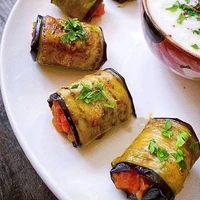 رول بادمجان یک غذای اصیل کشور ترکیه 