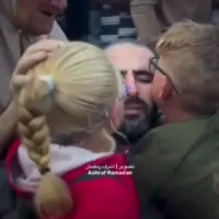 تصاویری زیبا از دیدار اسرای فلسطینی با فرزندانشان